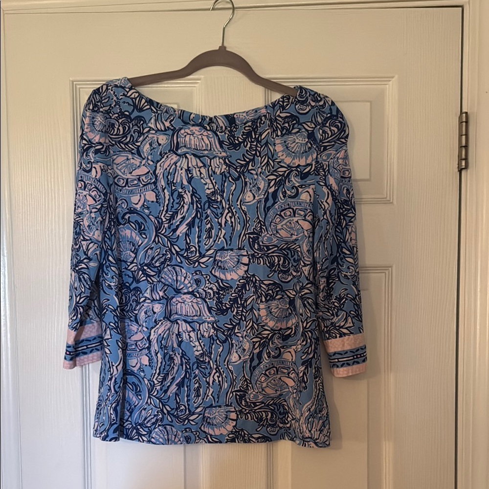 Lilly Pulitzer Blue and White Fitted 3/4 Sleeve Blouse